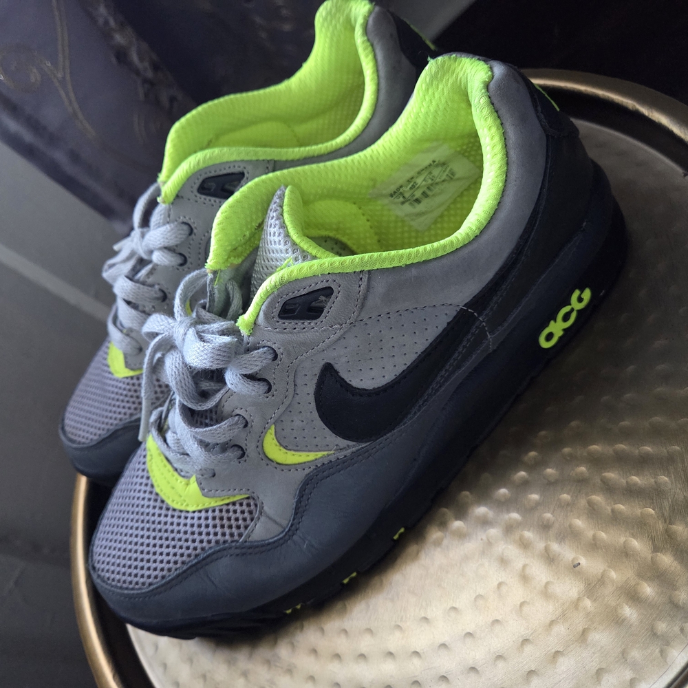 Nike Mens Gray and Green Sneakers